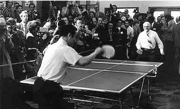 1971年4月10日至17日，参加在日本名古屋举行的第31届世界乒乓球锦标赛的美国乒乓球代表团，应中国乒乓球代表团的邀请访问我国，打开了隔绝22年的中美交往的大门，被国际舆论誉为“乒乓外交”